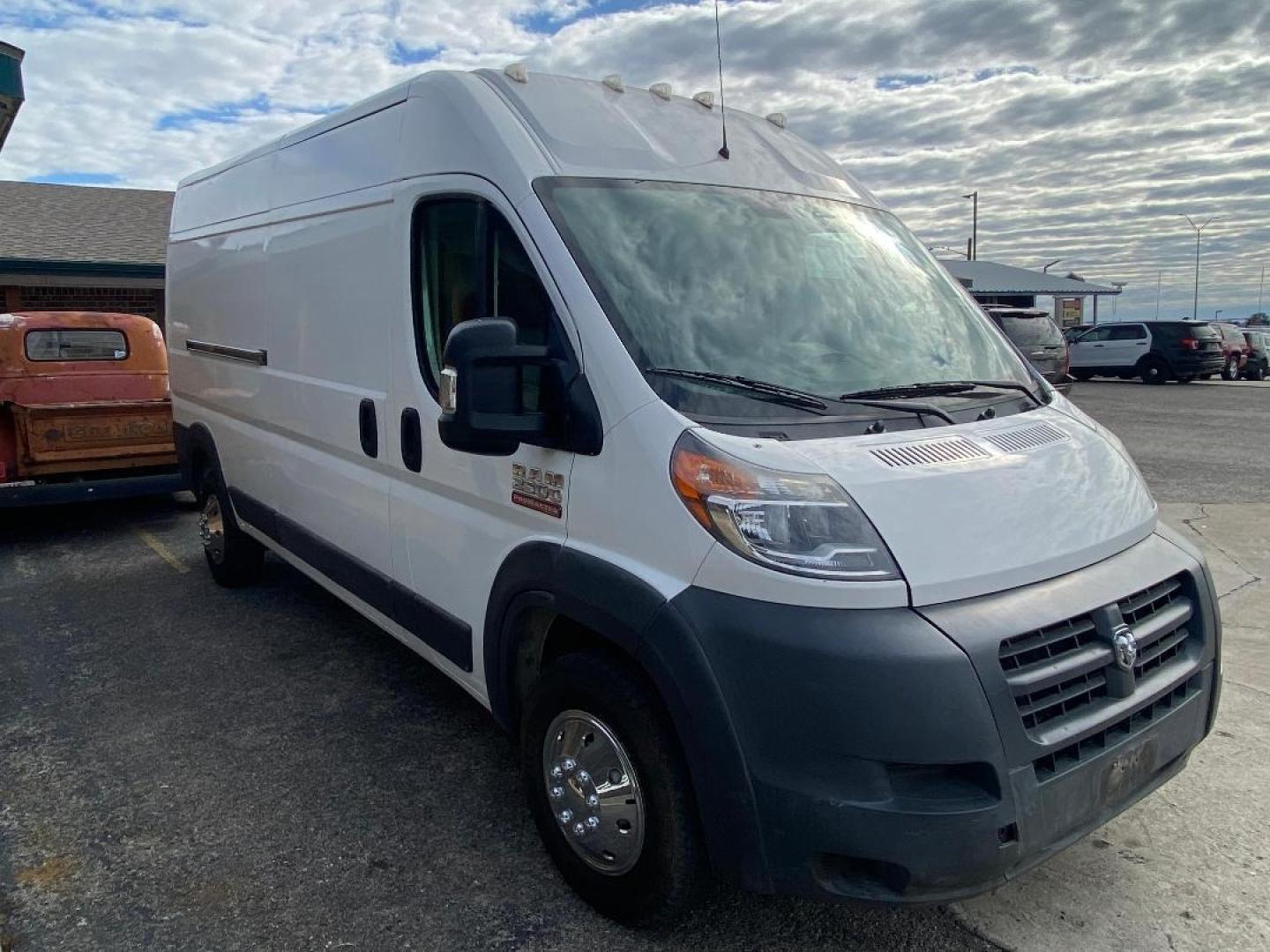 2017 White /Gray RAM Promaster (3C6TRVDG1HE) , located at 1687 Business 35 S, New Braunfels, TX, 78130, (830) 625-7159, 29.655487, -98.051491 - Photo#5